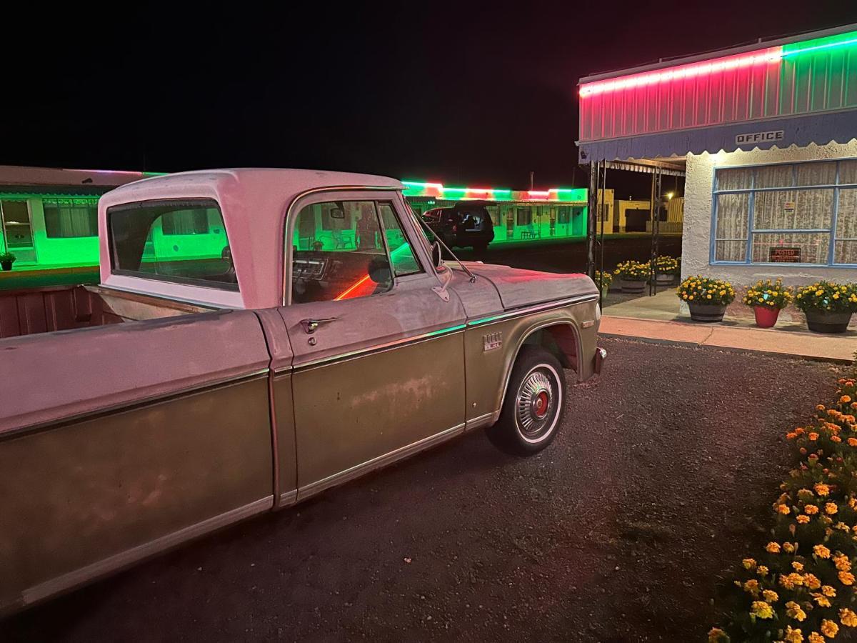Maverick Motel Ратон Екстериор снимка